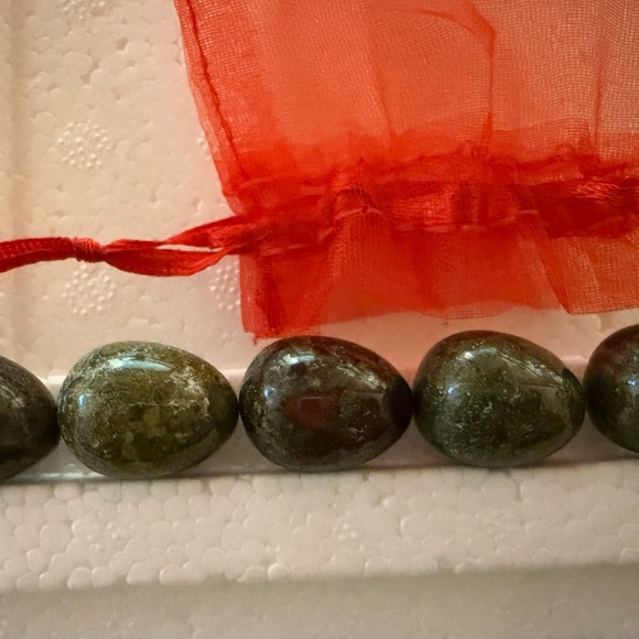 5pcs Dragons Blood Egg Shaped 20mm Crystal Agate Stones - Picture 8 of 9